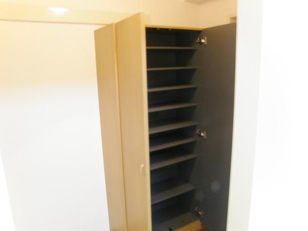 Other Equipment. Storage rich Kutsutana