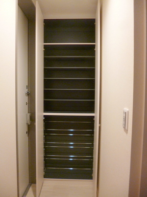 Entrance. Large shoe box