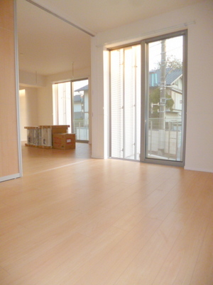 Living and room. Is a positive per good on the south-facing