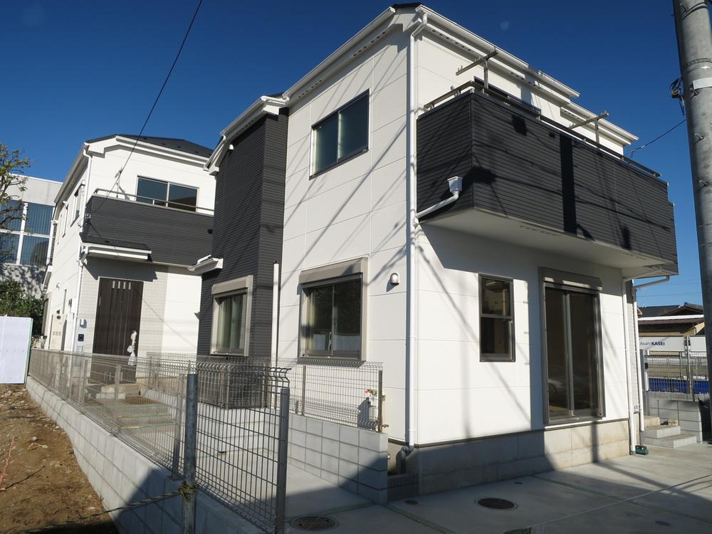 Local appearance photo. Local (12 May 2013) Shooting