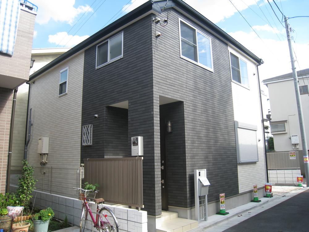 Local appearance photo. Indoor (September 2012) shooting