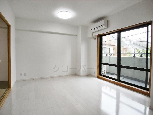 Local appearance photo. Living