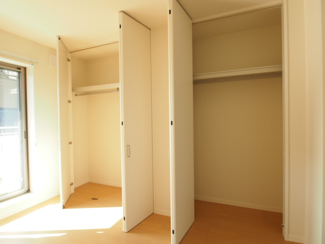 Receipt. A height and width storage! Also peace of mind one with a lot of clothes!