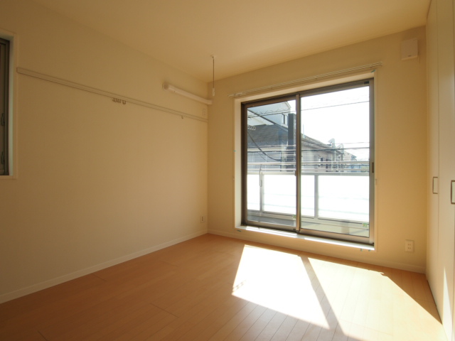 Other room space. South side there is no high building, It is open-minded atmosphere!