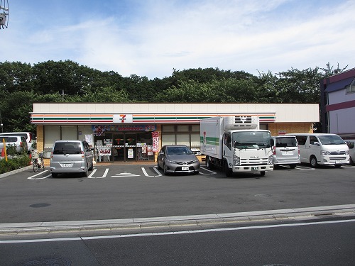 Convenience store. Seven-Eleven Nerima Hayamiya 3-chome up (convenience store) 351m