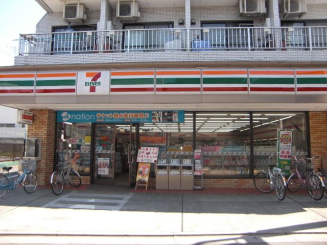 Convenience store. 290m to Seven-Eleven (convenience store)