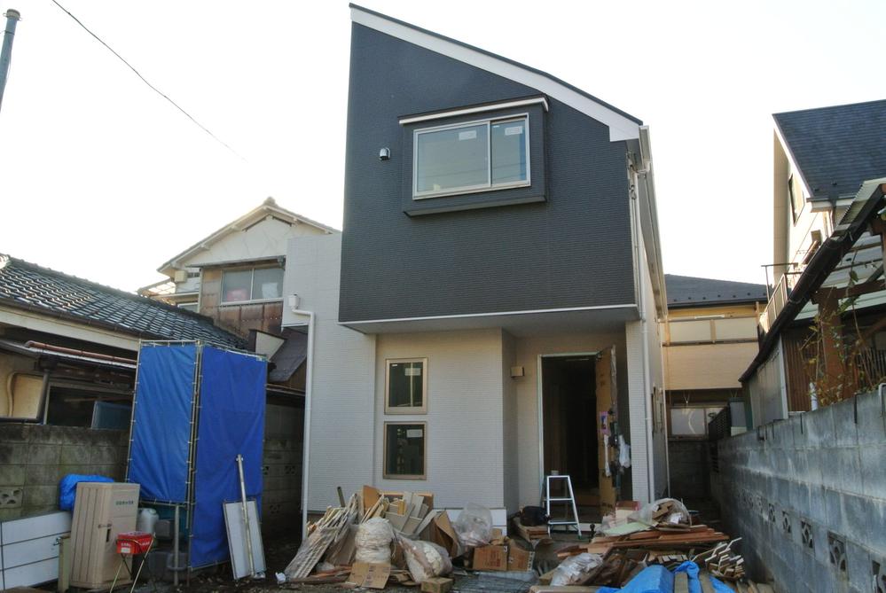 Local appearance photo. Local (12 May 2013) Shooting