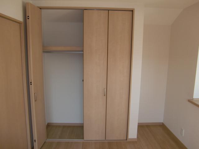 Receipt. The east side is a Western-style closet.