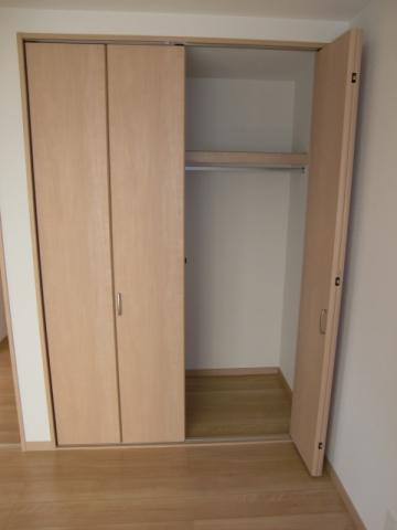 Receipt. The first floor Western-style closet. There is also a depth.