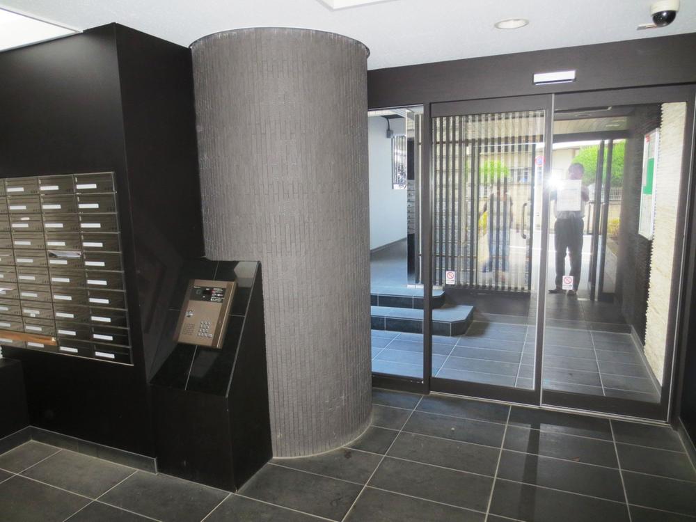 Entrance. Common areas