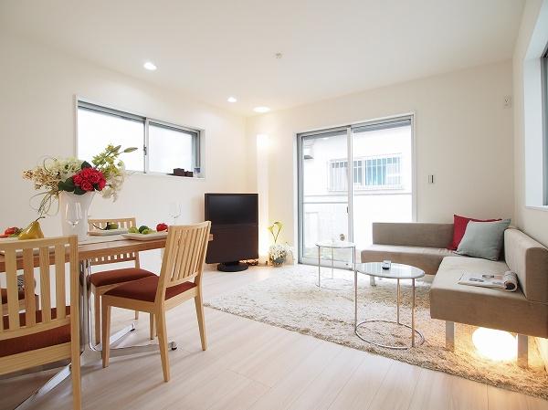 Same specifications photos (living). Same specifications