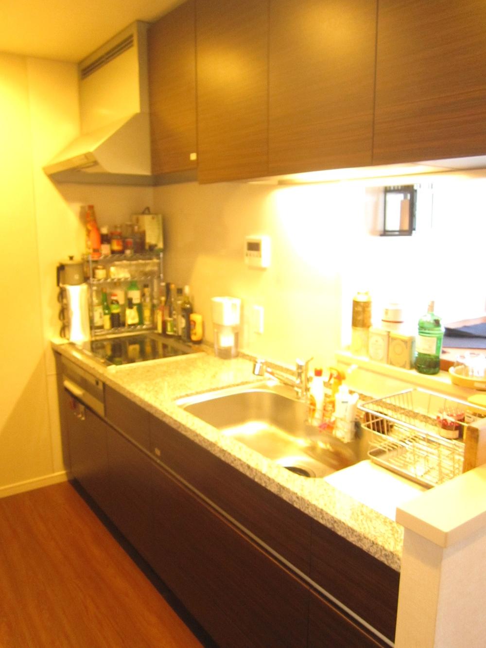 Kitchen. Indoor (10 May 2013) Shooting Storage rich system Kitchen