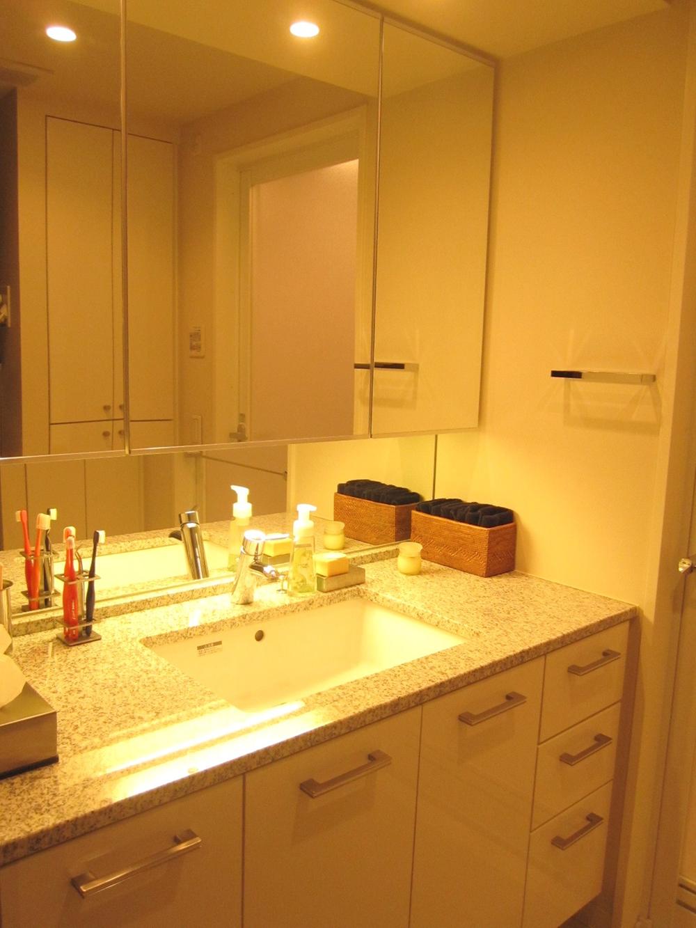 Wash basin, toilet. Indoor (10 May 2013) Shooting