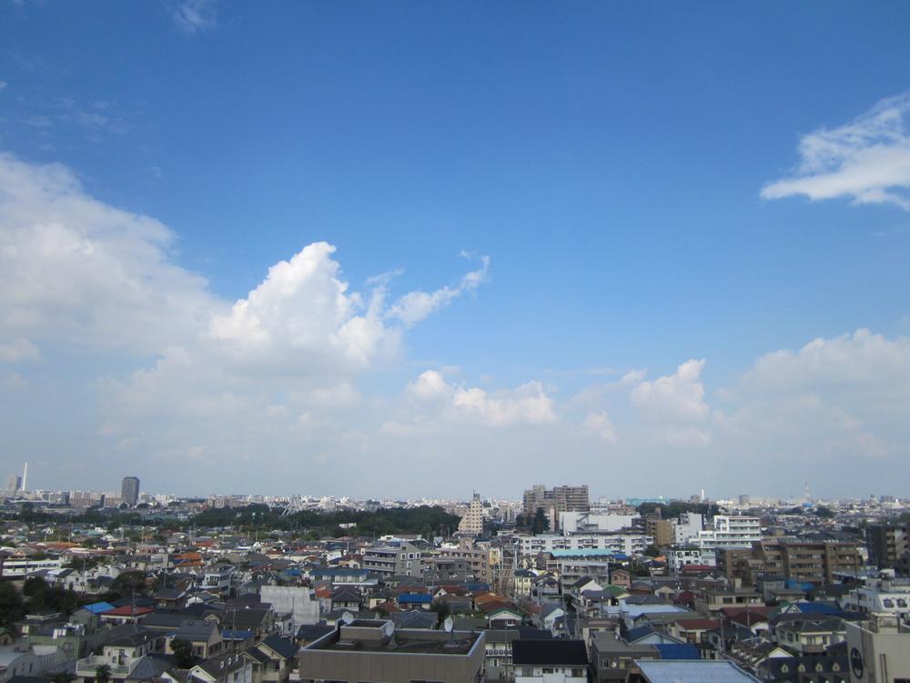 View photos from the dwelling unit. View from the site (October 2013) Shooting 10 floor Per northeast corner room, Day view is good.