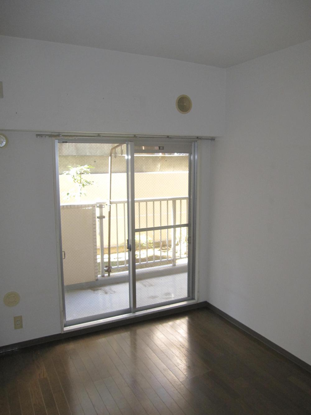 Non-living room. Indoor (11 May 2013) Shooting