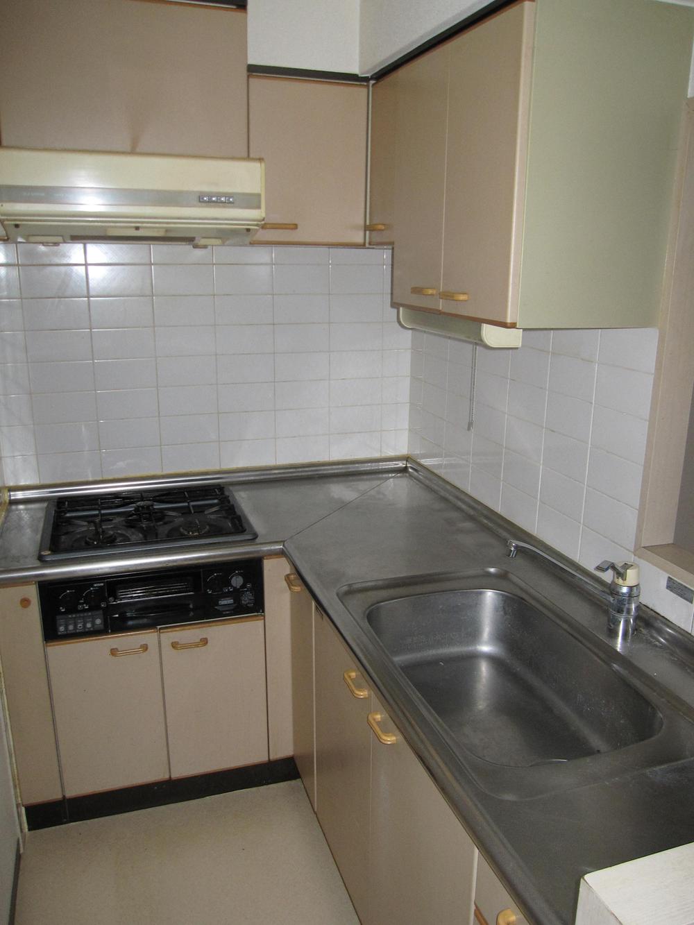 Kitchen. Indoor (11 May 2013) Shooting