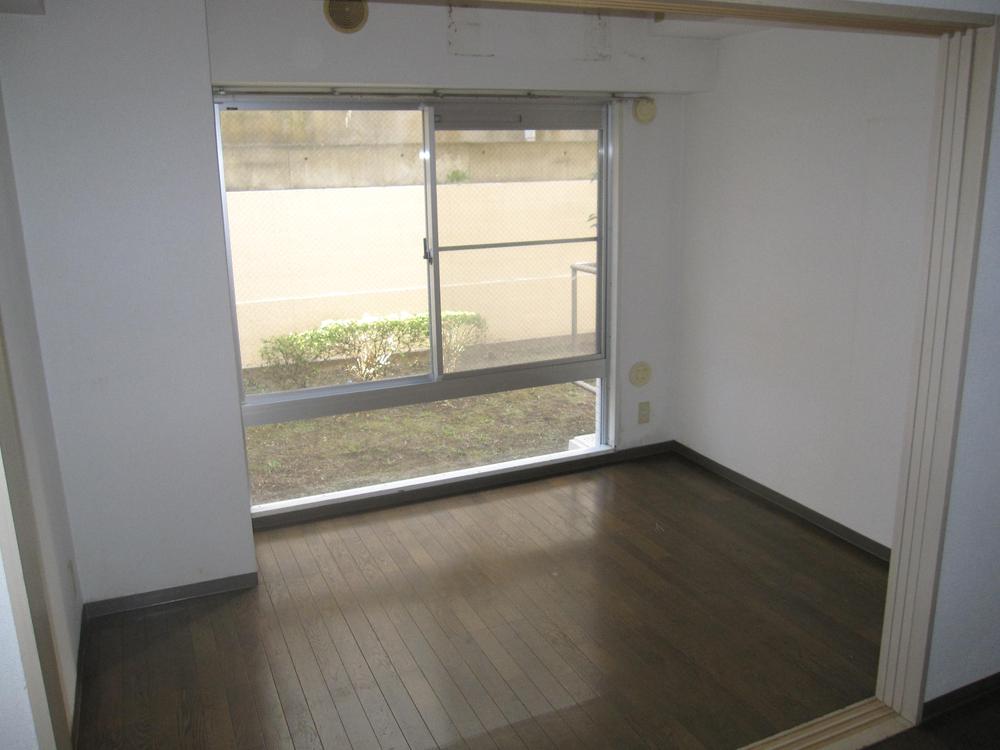 Non-living room. Indoor (11 May 2013) Shooting