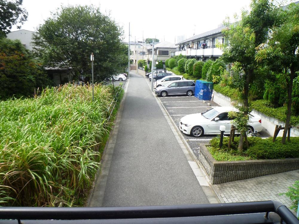 View photos from the dwelling unit. View from the dining west window (September 2013) Shooting