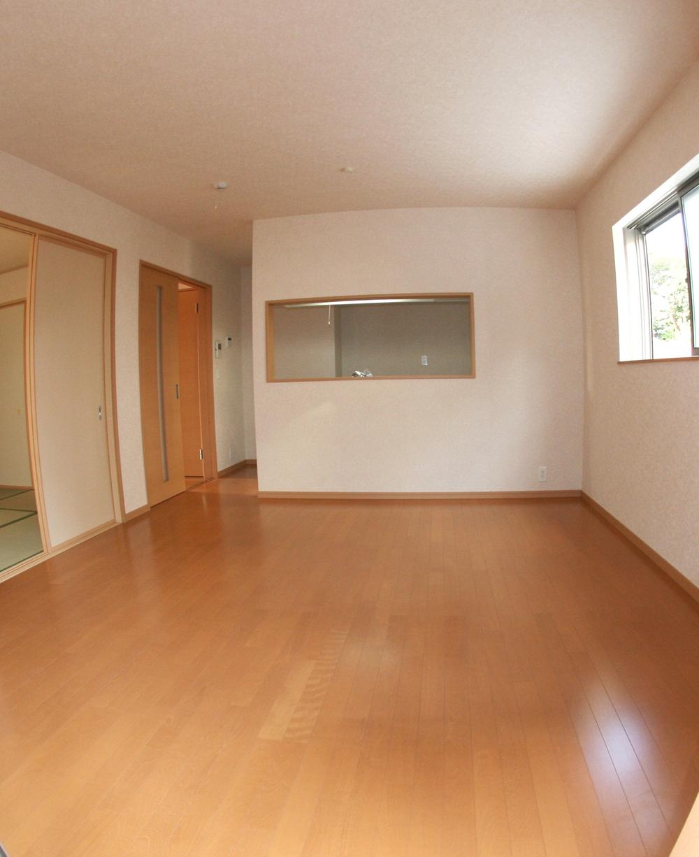 Same specifications photos (living)