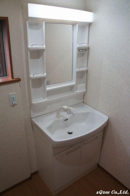 Wash basin, toilet. Indoor (12 May 2013) Shooting