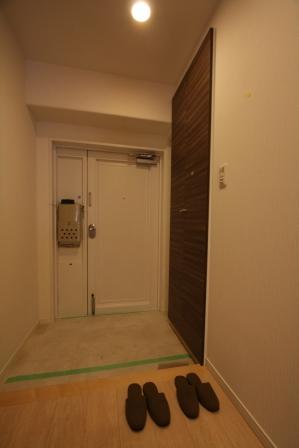 Entrance. Local (12 May 2013) Shooting