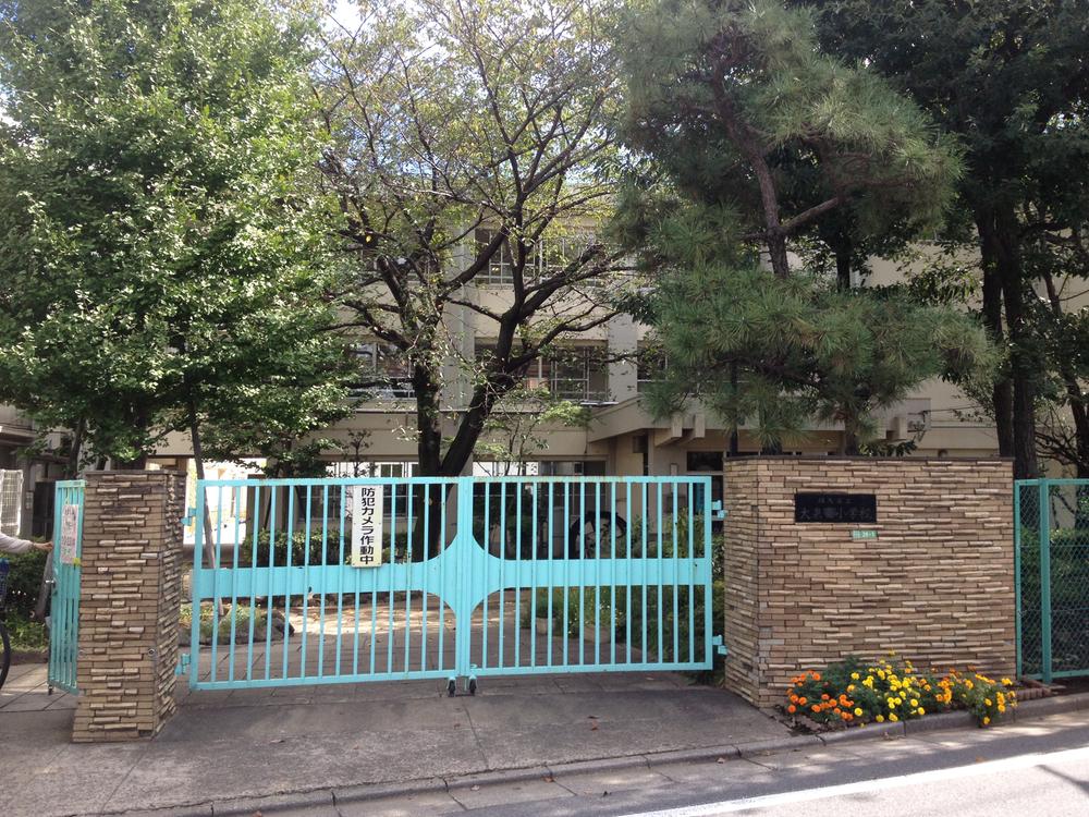 Primary school. 632m to Nerima IPU Sennan elementary school