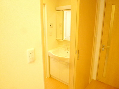 Washroom. Wash basin