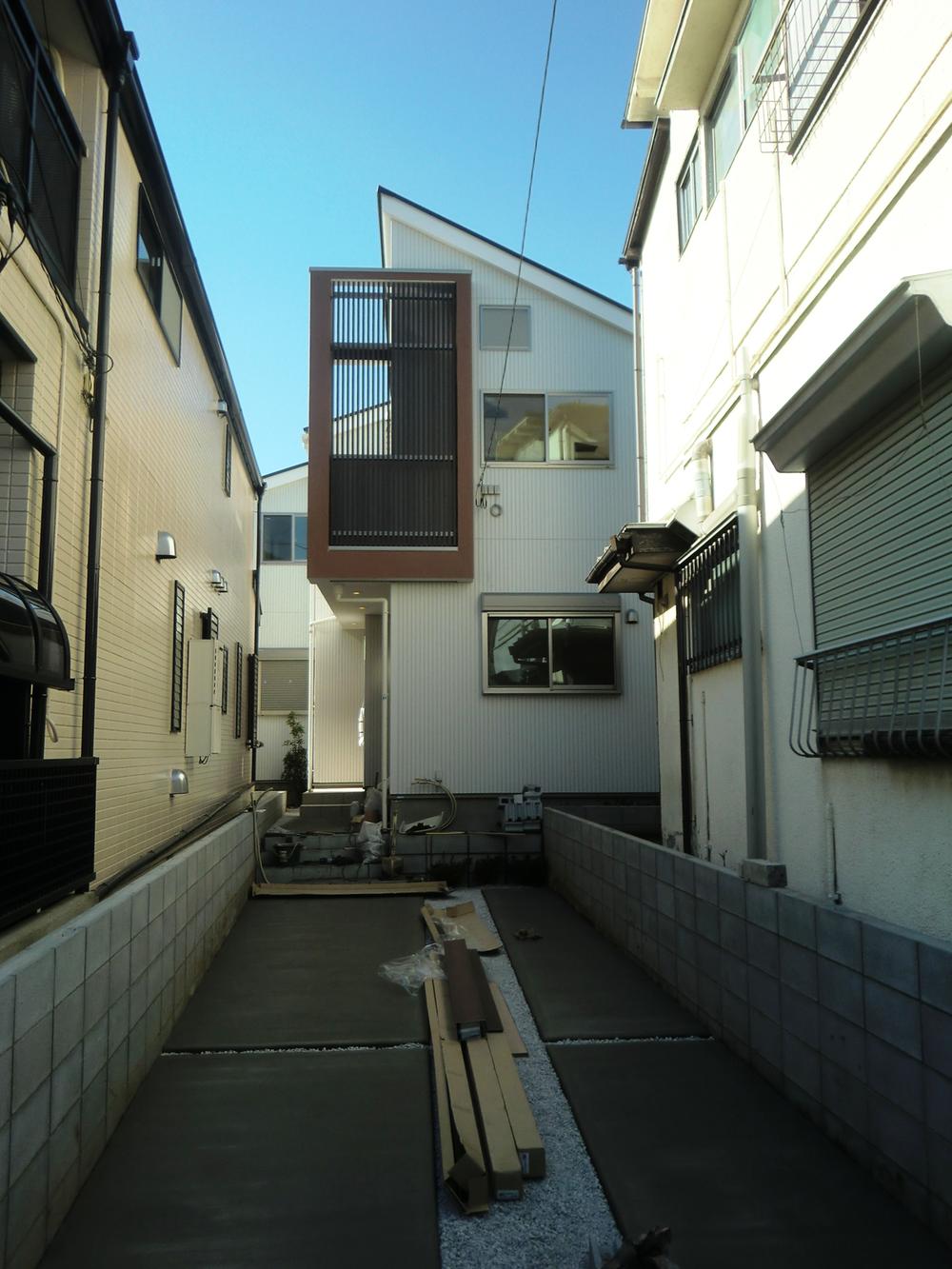 Local appearance photo. Local (11 May 2013) Shooting