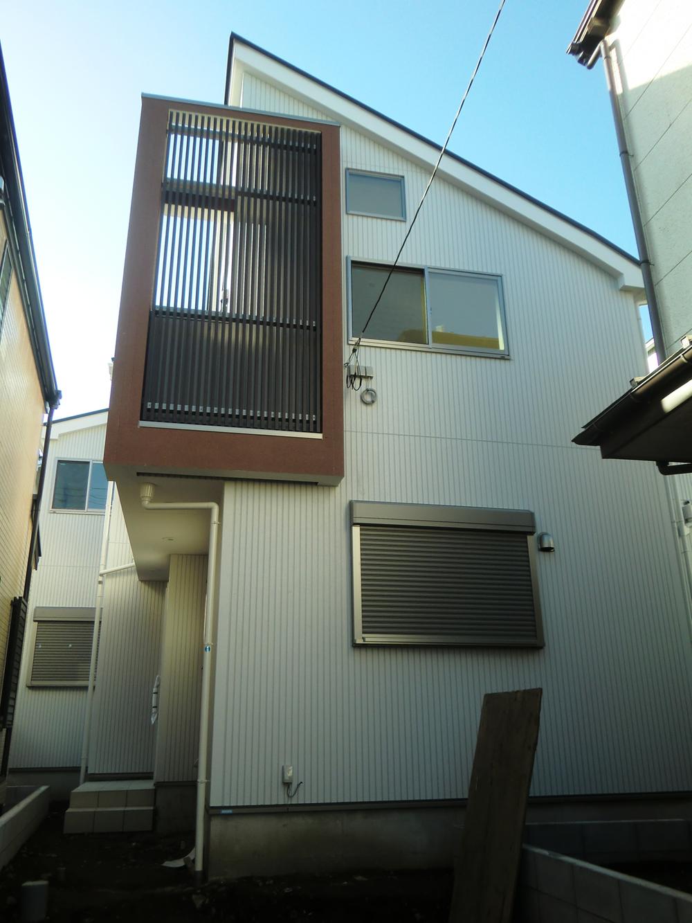 Local appearance photo. Local (11 May 2013) Shooting