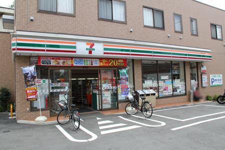 Convenience store. 180m to Seven-Eleven