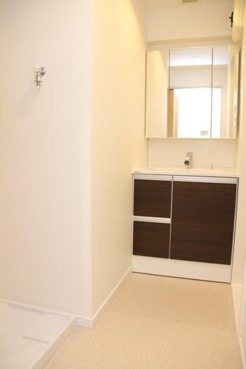 Wash basin, toilet. Vanity new exchange / Washing waterproof bread exchange / wall ・ Ceiling cross Hakawa / CF Hakawa