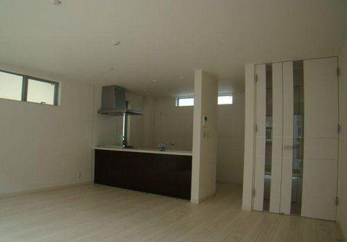 Same specifications photos (living). Clear of simple design some LDK. I can image of family gatherings.