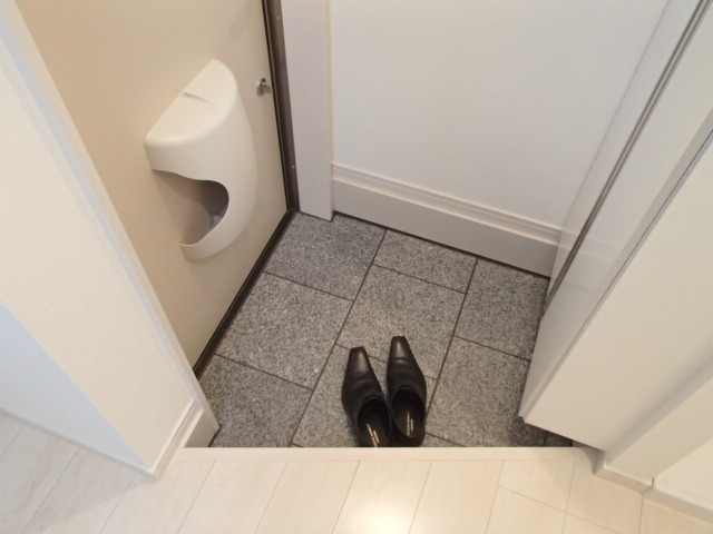 Entrance. Entrance also relaxed!