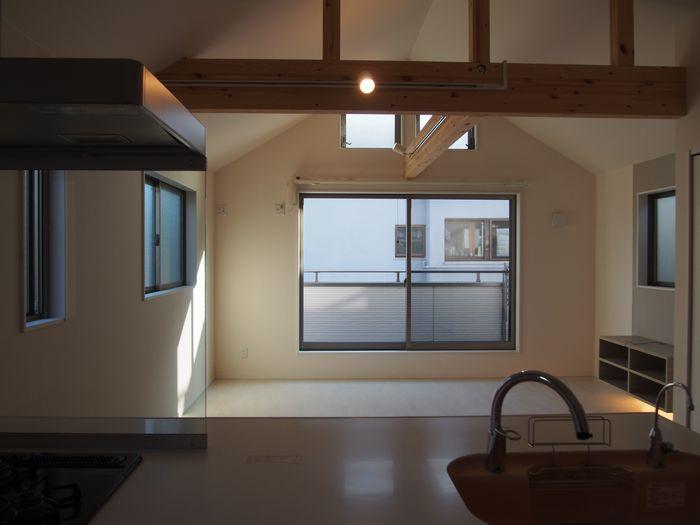 Living. C Building ・ LDK from the kitchen