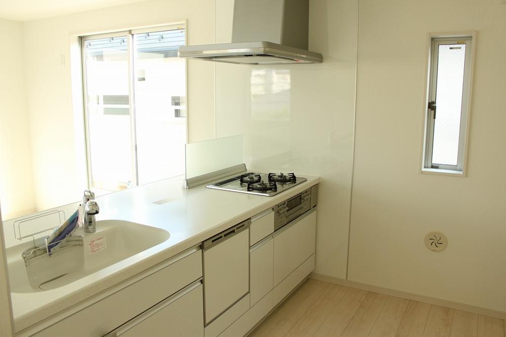 Kitchen. Seller construction cases