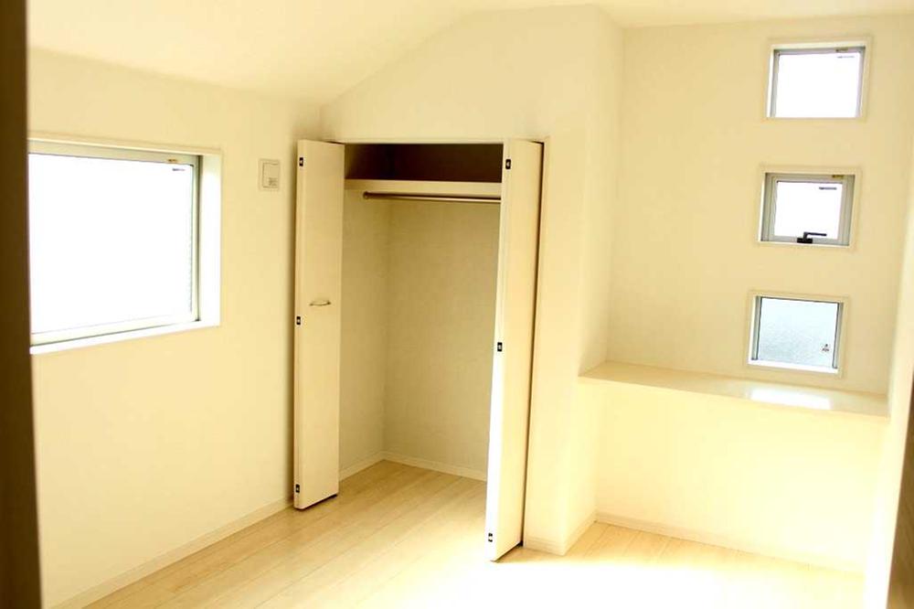 Non-living room. Seller construction cases