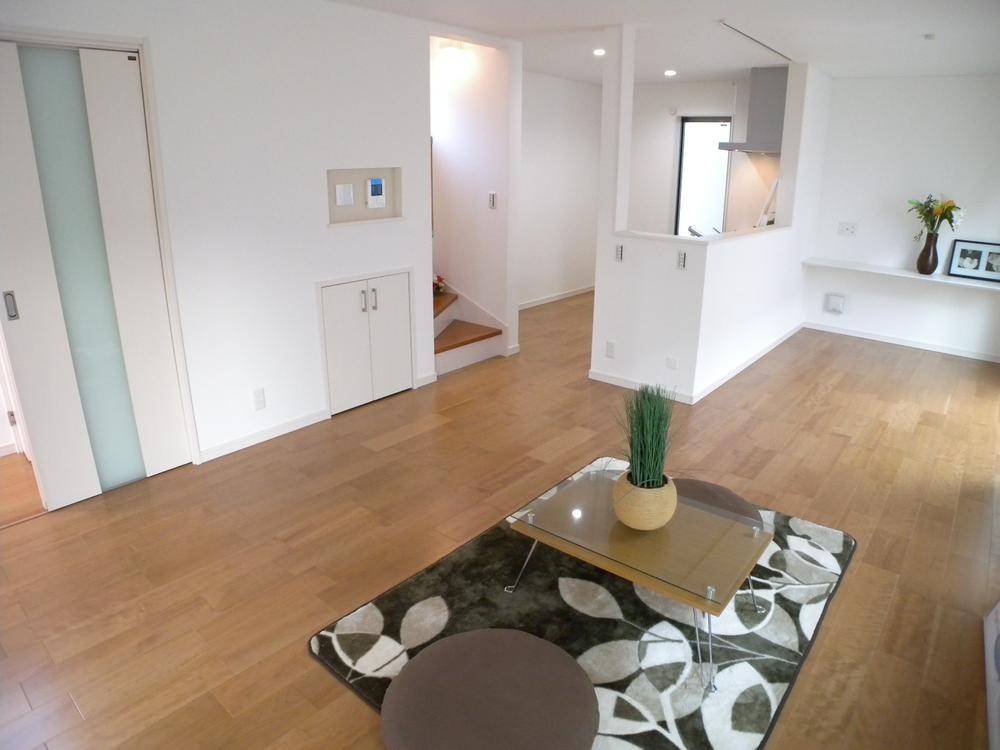 Same specifications photos (living). Example of construction