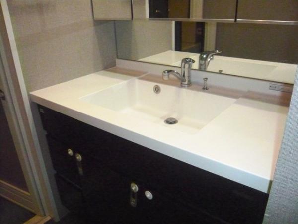 Wash basin, toilet. 2013 / 07 / 29 shooting