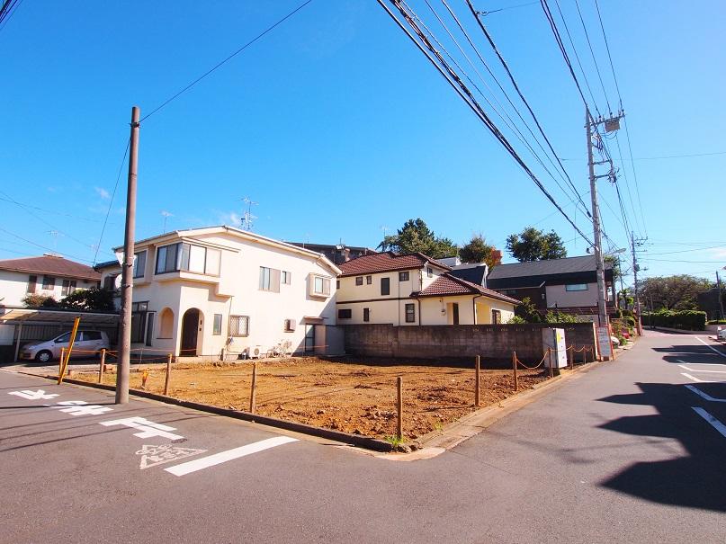 Local photos, including front road. Local (10 May 2013) Shooting