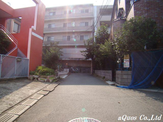 Local photos, including front road. Local (10 May 2013) Shooting