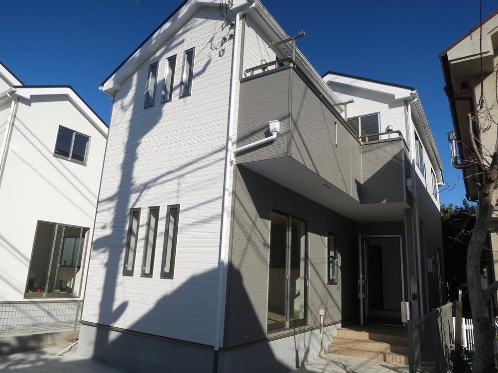 Local photos, including front road. Local (12 May 2013) Shooting