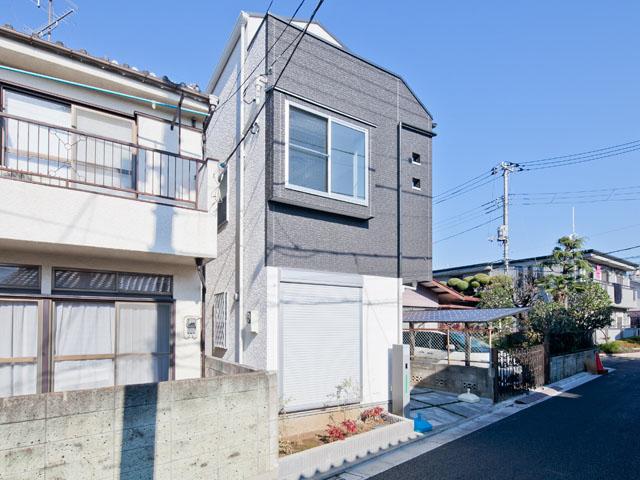 Local appearance photo. Local (12 May 2013) Shooting