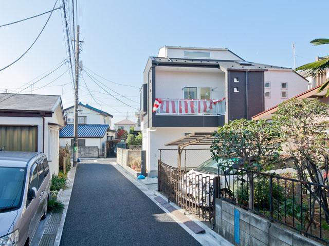 Local photos, including front road. Local (12 May 2013) Shooting