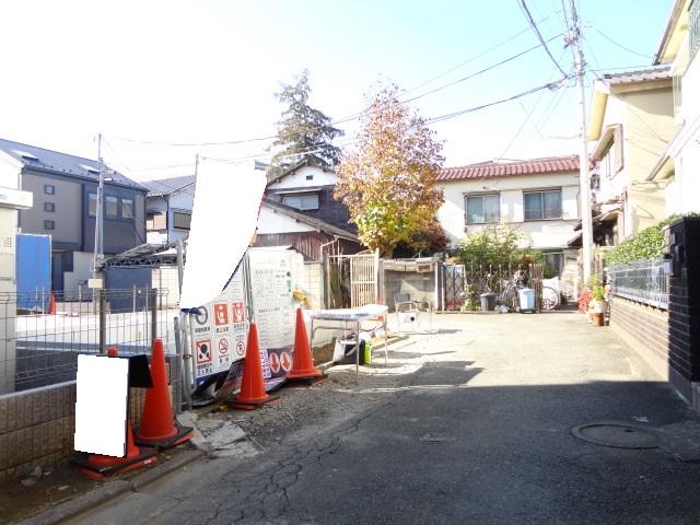 Local photos, including front road. Local (12 May 2013) Shooting