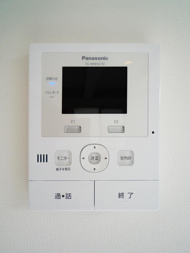 Security equipment. ■ Facilities: it is possible to look out of state while are in the intercom second floor with monitor, You can verify who came to without leaving to the entrance at the time of visitor.