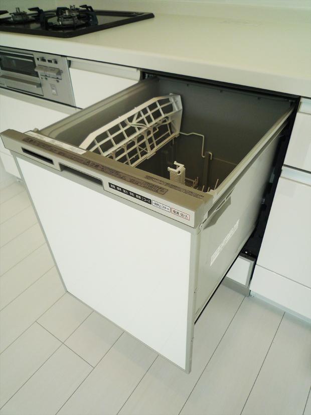Other Equipment. ■ Facilities: Since the depth type of dish washing and drying machine built-in contains a lot of things. Also it comes with the ability to prevent an increase in the temperature of the kitchen.