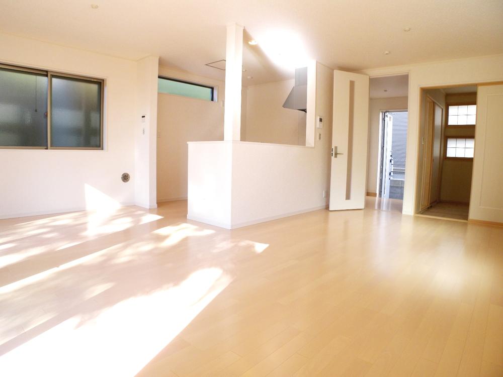 Same specifications photos (living)