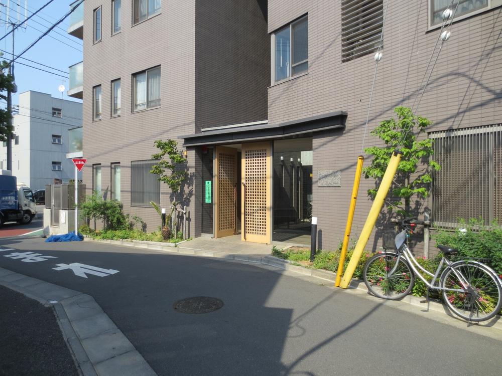 Local appearance photo