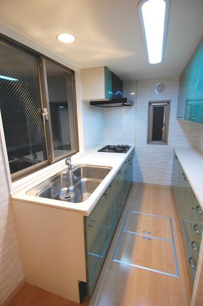 Kitchen. Happy under the floor with storage