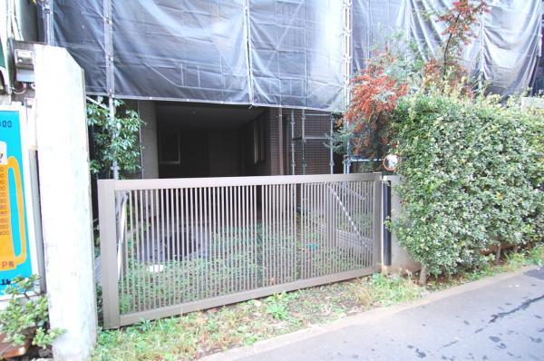 Parking lot. Right to use parking